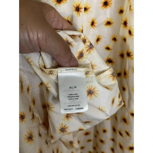 NWT WE WORE WHAT Daisy Print Floral Smocked Maxi Tiered Dress Medium Coastal - Picture 7 of 10